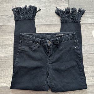 BlankNYC Black Fringe Ruffle Bottom Skinny Leg Stretch Jeans Size 28